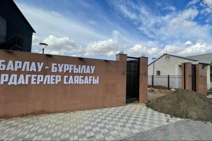 Ещё не открыли, уже ломают: в Кульсары повредили объект нового парка
