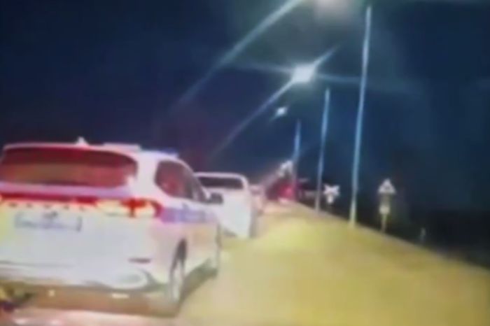 Полицейские в Атырау срочно доставили двухлетнего ребенка в больницу