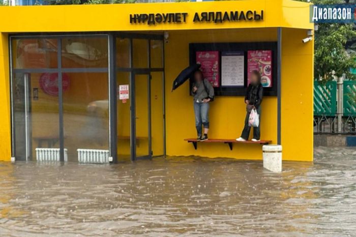 Актобе ушел под воду после сильного дождя