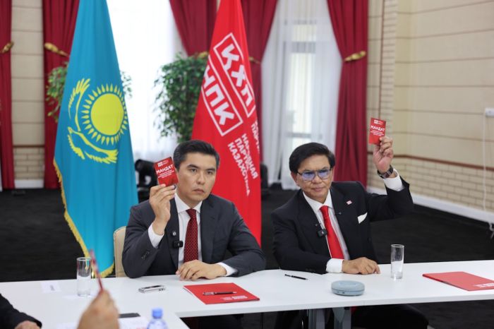 Ещё одна партия в Казахстане избрала нового главу