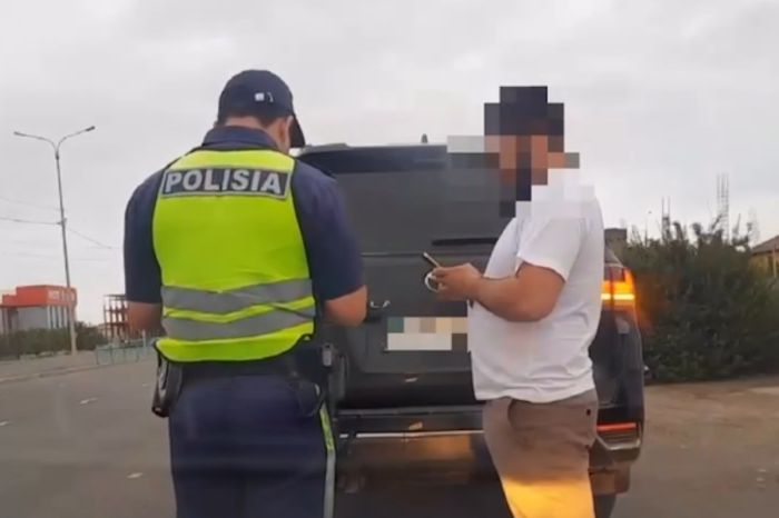 В Атырау водитель Land Cruiser попался на незаконной тонировке