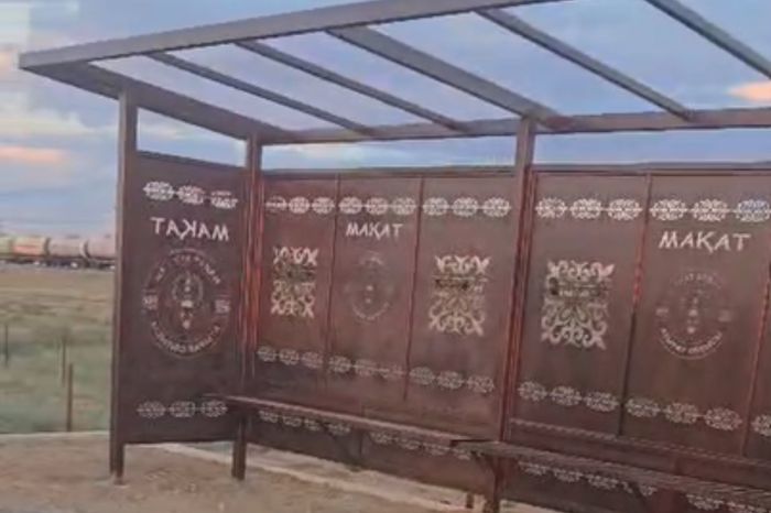 В Макатском районе обновляют павильоны, но жители уже недовольны