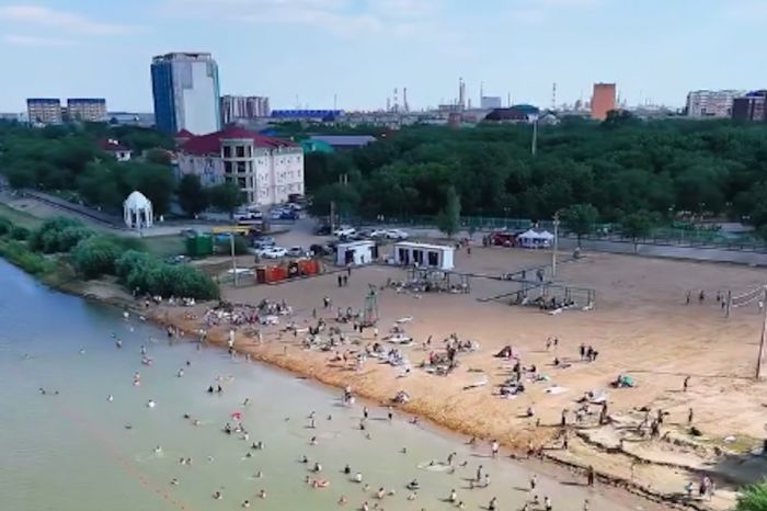 В Атырау открыли пляж «Малибу»