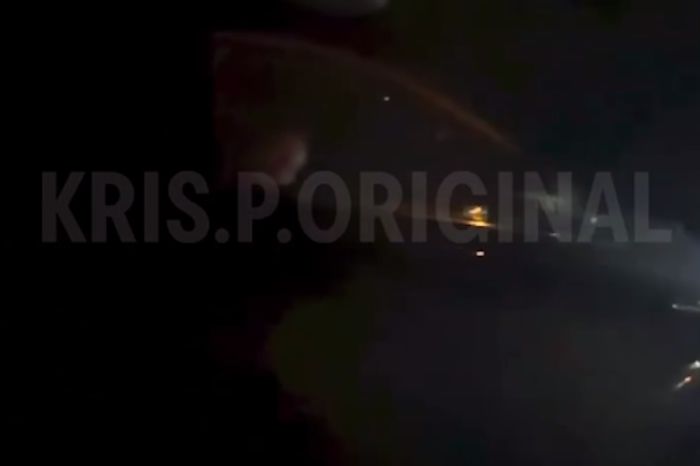На трассе в Алматинской области сняли движущийся автомобиль со спящим водителем