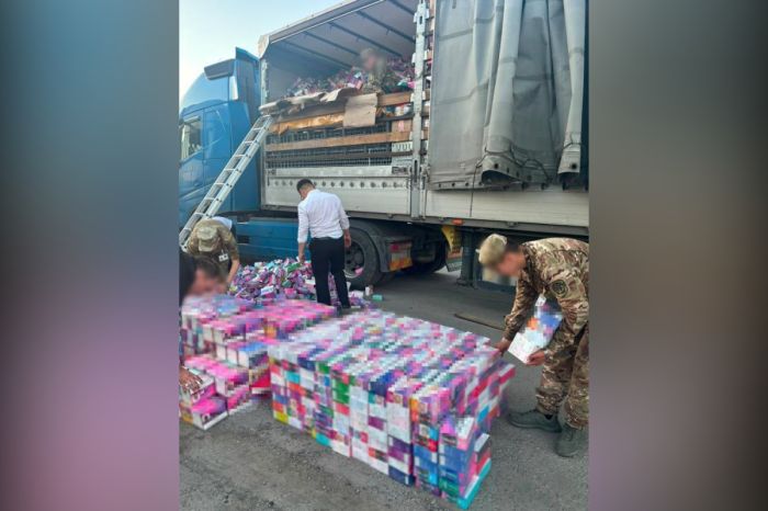 На границе с Россией пытались ввезти в Казахстан 27 тысяч вейпов
