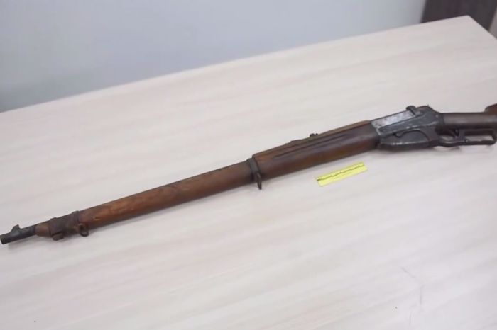 Житель Атырау сдал полиции винтовку Winchester XIX века