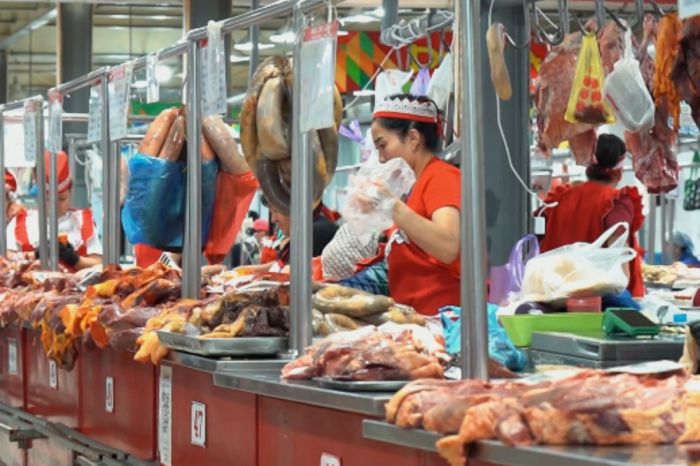 Десятки предпринимателей наказали в Атырау за завышение цен на продукты