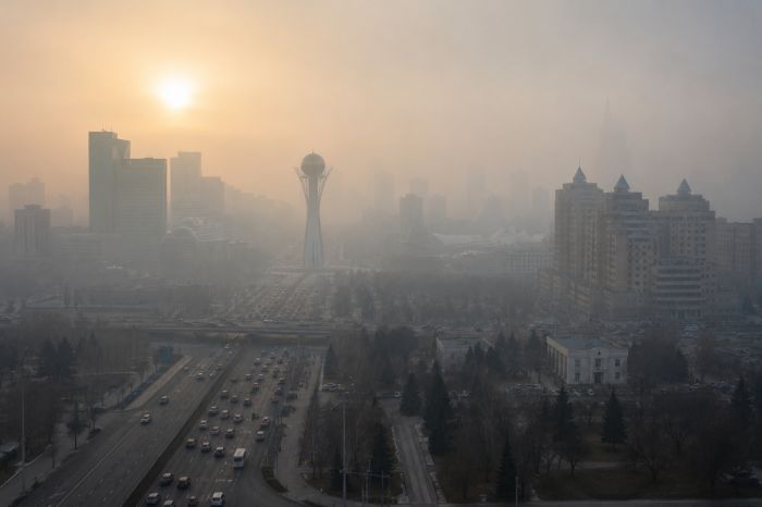 Жителям шести городов Казахстана посоветовали меньше дышать уличным воздухом