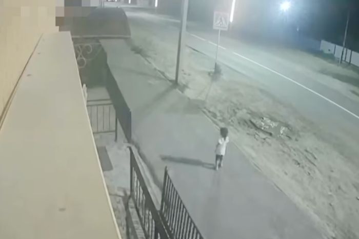 Потерявшуюся девочку нашли живой и невредимой в Атырау
