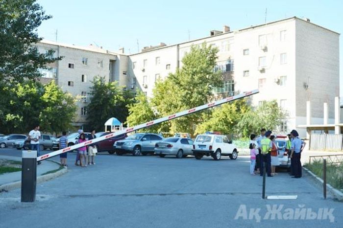 Шлагбаум в Казахстане: почему расходы могут возложить на всех жильцов