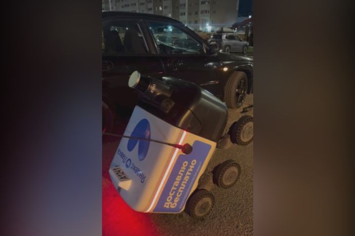 Видео с «аварией» робота-доставщика в Астане появилось в соцсетях