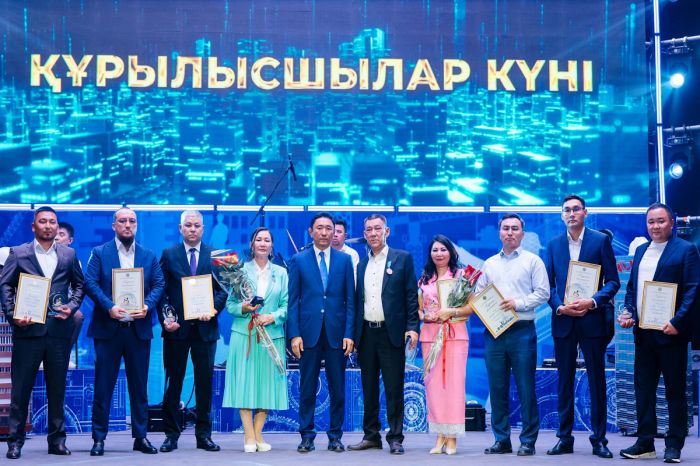 Лучших работников строительной отрасли отметили в Атырау