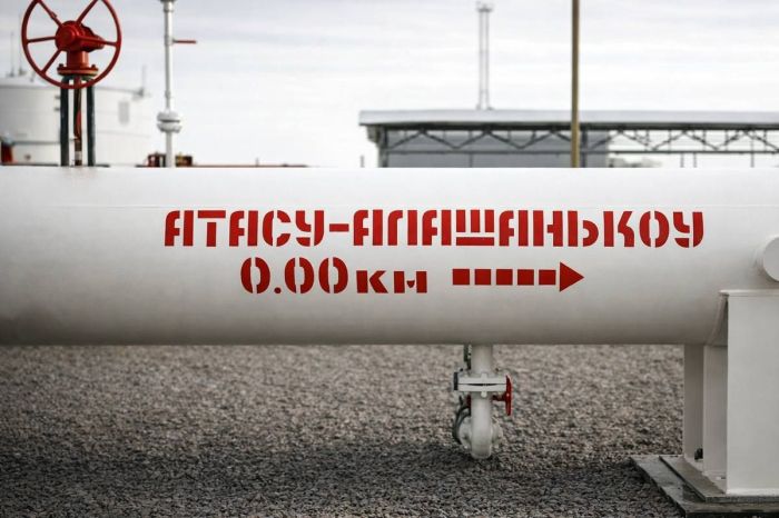 Казахстан перенаправляет нефть из-за ограничений КТК
