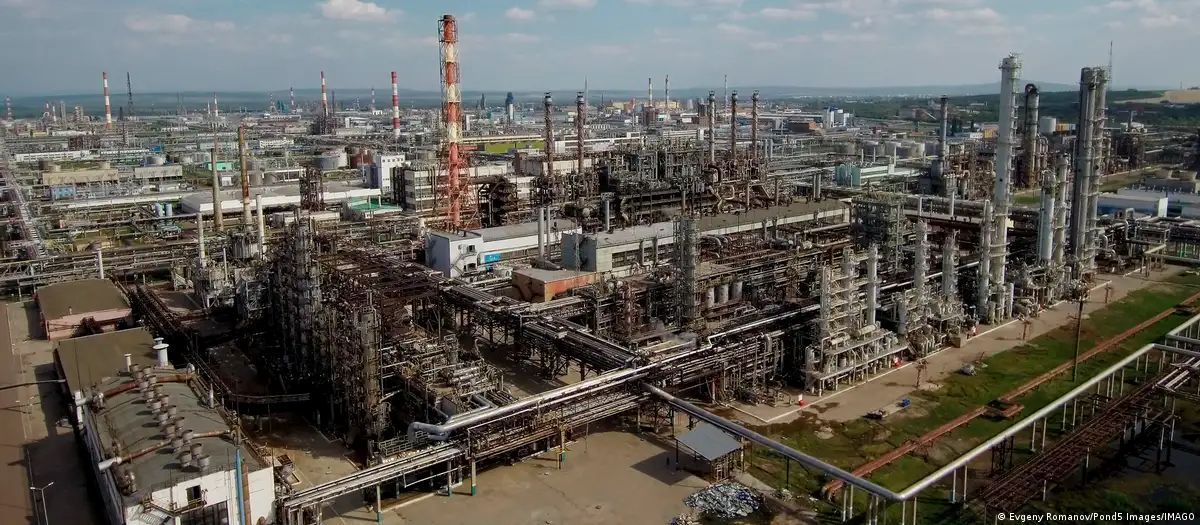 НПЗ "Газпрома" в Салавате - один из крупнейших в России/Фото: Evgeny Romanov/Pond5 Images/IMAGO НПЗ "Газпрома" в Салавате - один из крупнейших в России/Фото: Evgeny Romanov/Pond5 Images/IMAGO