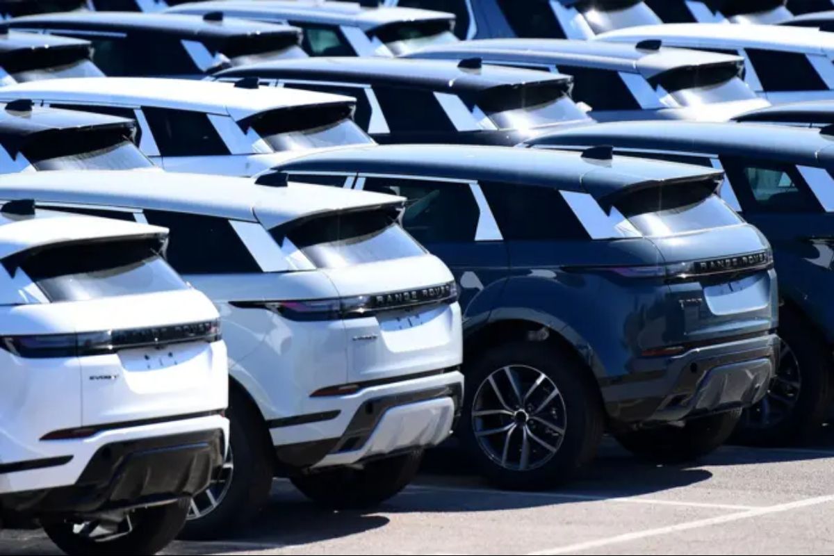 Getty Images/Автомобили Range Rover на площадке у завода JLR