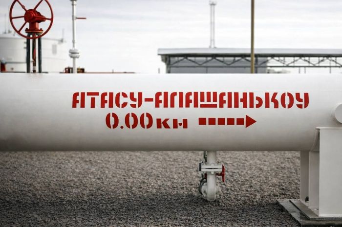 Почти миллион тонн нефти отправили на экспорт по Казахстанско-Китайскому трубопроводу