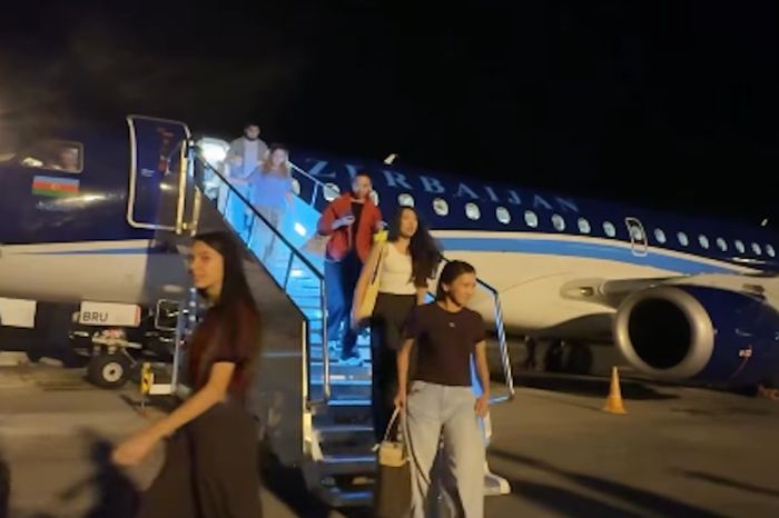В Атырау встретили первый рейс Azerbaijan Airlines из Баку