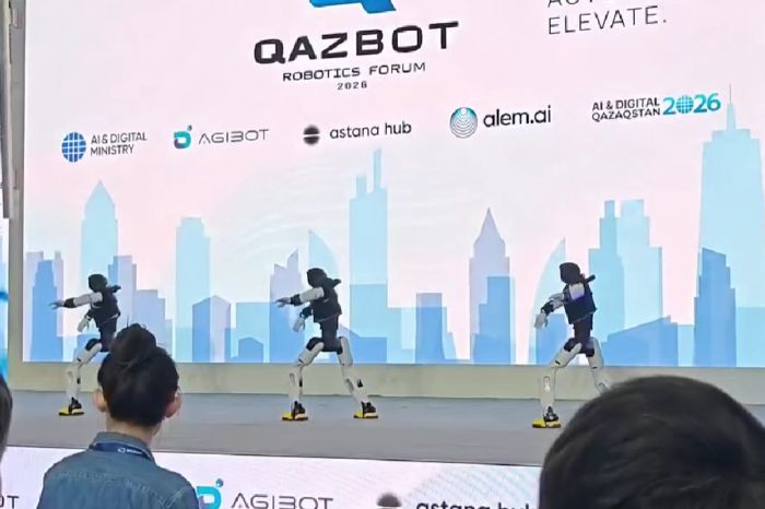 Роботы станцевали «Кара жорга» на форуме в Астане