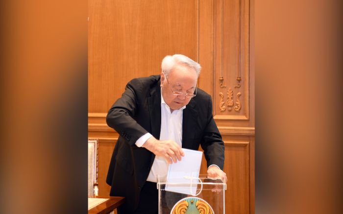 Нурсултан Назарбаев перенёс операцию на позвоночнике