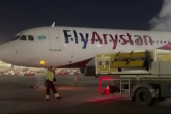 Сотрудник пострадал при возгорании на самолете FlyArystan в Алматы