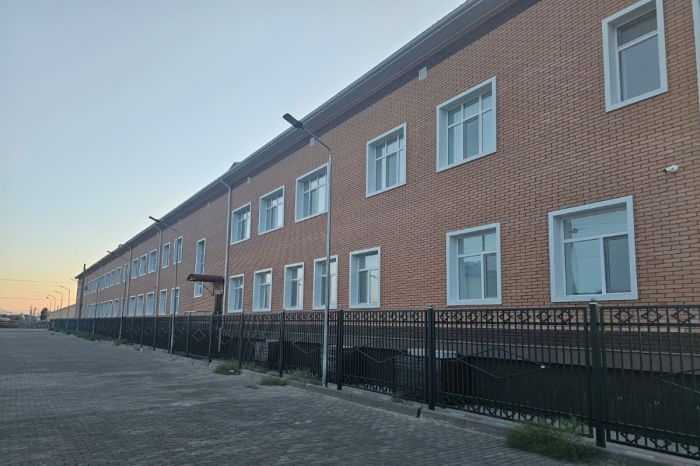 За день до линейки: родители школы №20 в Кульсары не знают, где будут учиться их дети