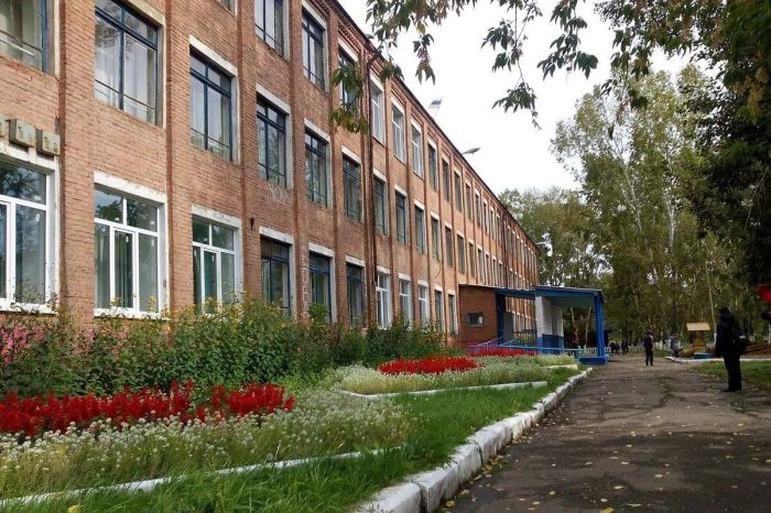 Семиклассница с ножом напала на учительницу в российской школе