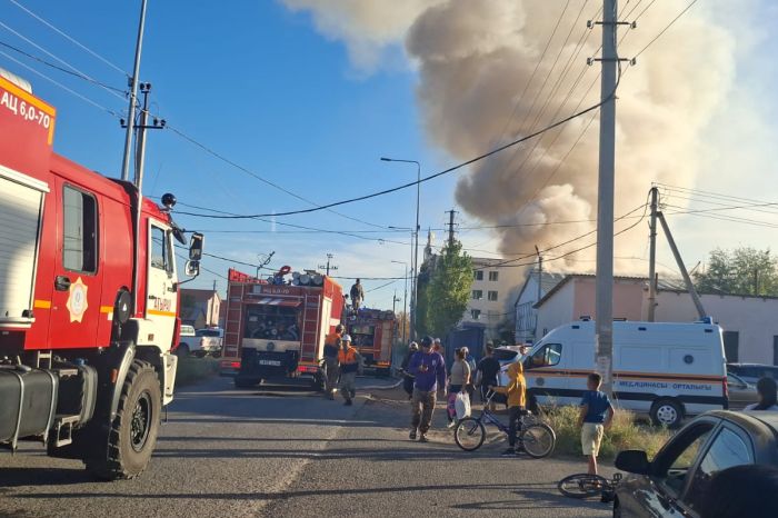 Пожар на мебельном складе ликвидировали в Атырау