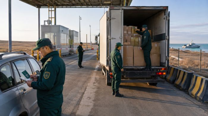 Более 1,5 миллиарда тенге в валюте и тонны бензина: пограничники пресекли тысячи нарушений