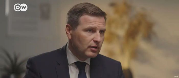 Министр обороны Эстонии подал в отставку после скандала с 70 млн евро для Украины