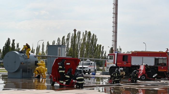 Спасатели Казахстана и еще четырех стран провели масштабные учения на Каспии
