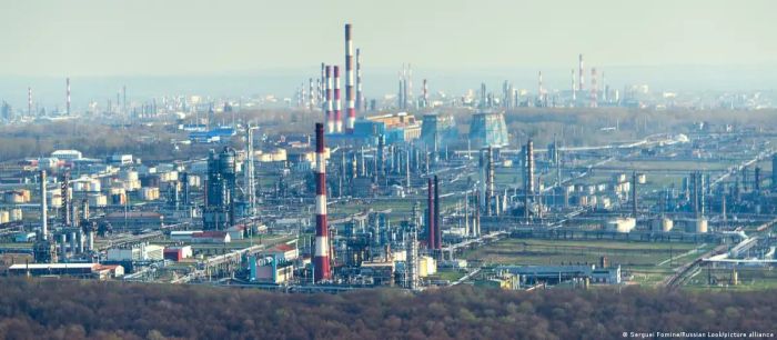 Уже 70-я атака с начала года: НПЗ в Самаре и Уфе снова под ударом