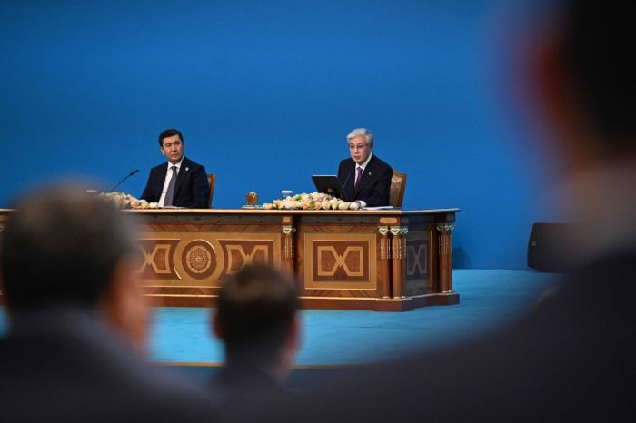 Токаев раскритиковал качество дорог и новостроек в Казахстане
