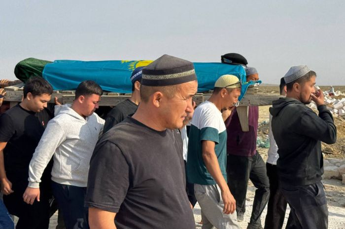 В Мангистау проводили в последний путь погибших на Каспии военнослужащих