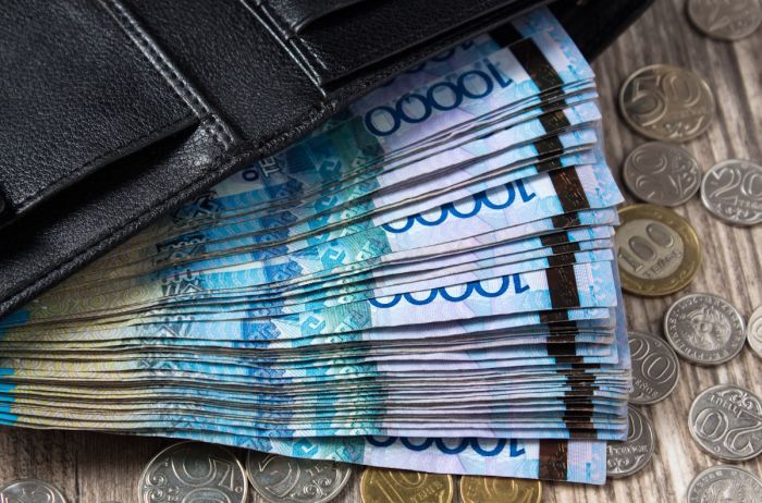 В Казахстане подготовят новые правила индексации зарплат госслужащих и выплаты бонусов