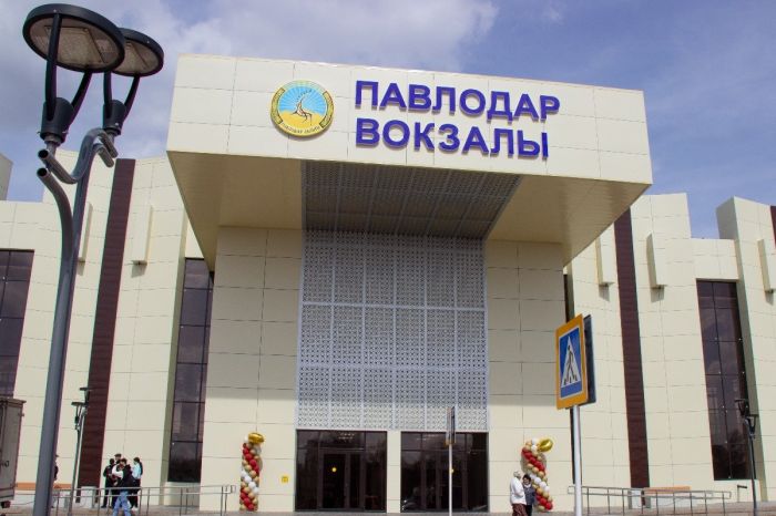 Поезд отрезал обе ноги: молодой человек умер в больнице Павлодара