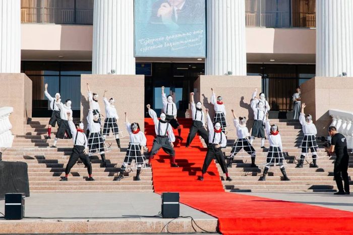 Международный театральный фестиваль имени Отарбаева открылся в Атырау