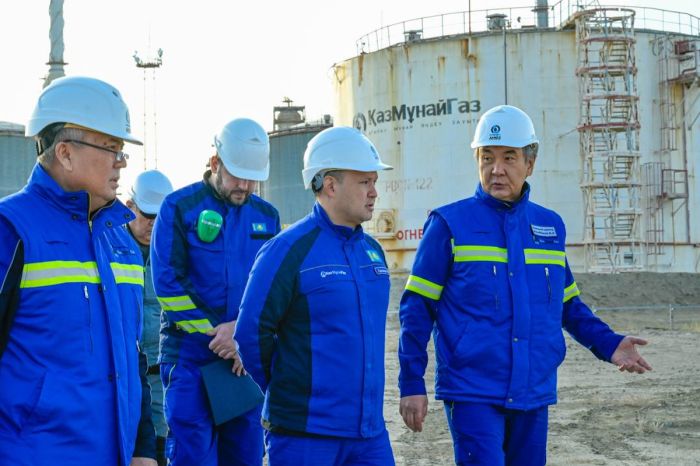 Глава КМГ проверил экологические проекты Атырауского НПЗ