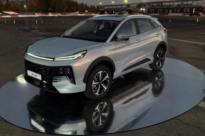 JAC представил обновленный JS6 и провёл масштабный тест-драйв