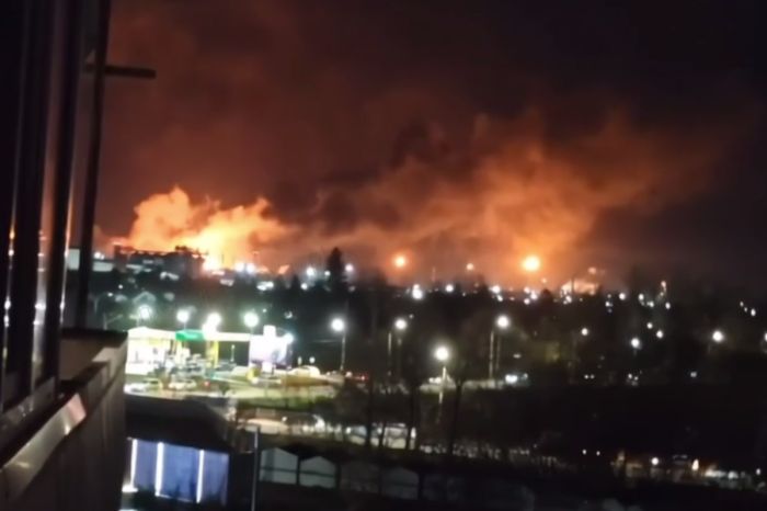 Дроны атаковали Омск: сообщается о пожаре на заводе «Омский каучук»