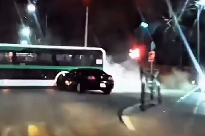 Побег от полиции закончился смертью: в Костанае легковушка протаранила автобус