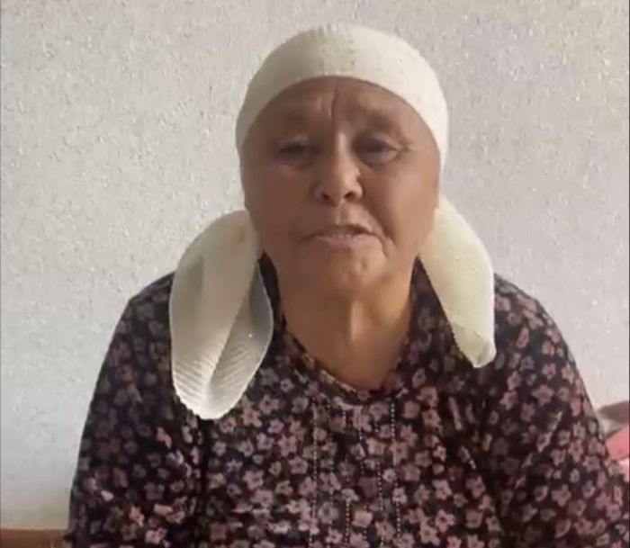 Четверо против одной: мать осуждённой активистки заявила об избиении дочери в колонии Атырау