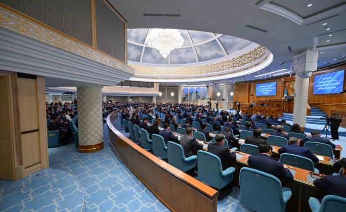 Токаев потребовал исключить использование питьевой воды на автомойках