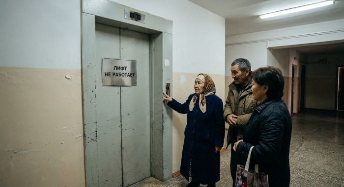 В Атырау 67 лифтов требуют замены, но когда их обновят — неизвестно