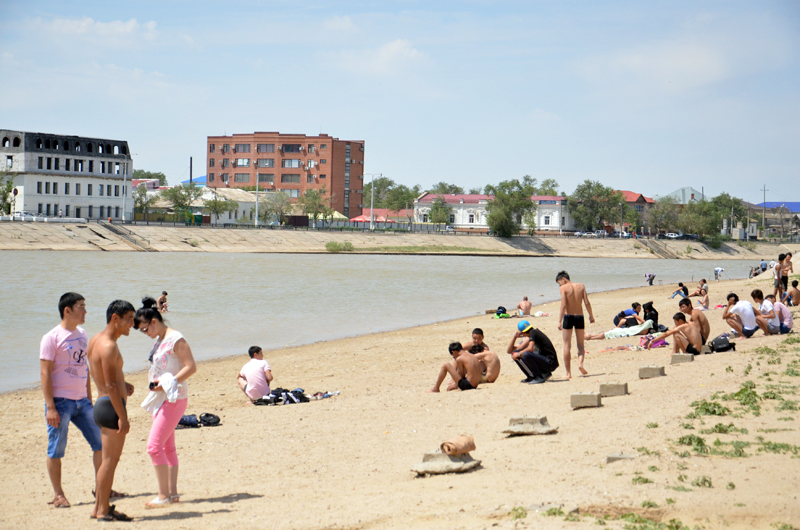 Отдых на море в казахстане. Атырау пляжи. Атырау Казахстан море. Атырау город в Казахстане курорт. Атырау пляжи на Каспийском.