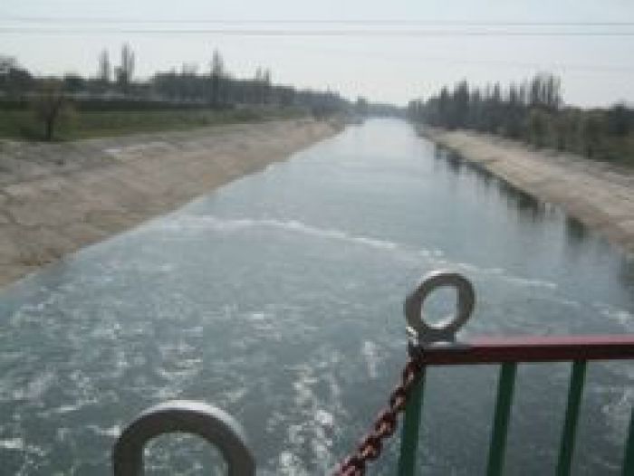 Жители Киргизии перекрыли воду казахстанцам