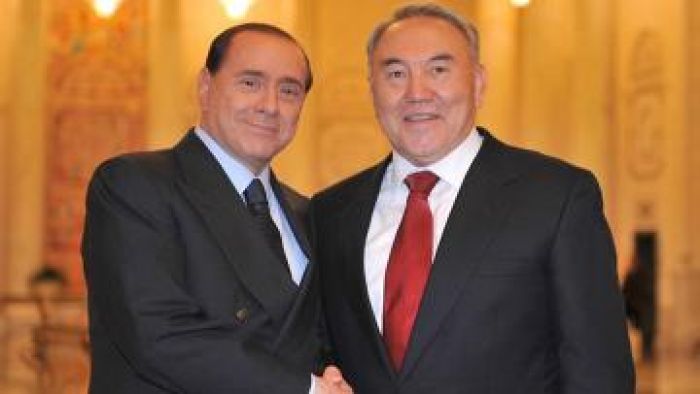 Берлускони опроверг сообщения о тесных связях с Назарбаевым