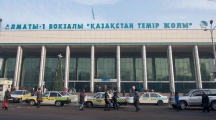 В Алматы на вокзале вновь столкнулись поезда
