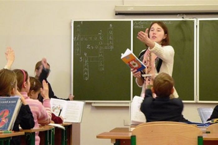 12 тысяч казахстанских учителей получат надбавку к зарплате