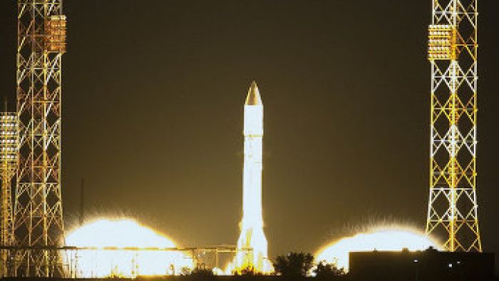 Первый после июльской аварии "Протон" со спутником связи стартовал с Байконура