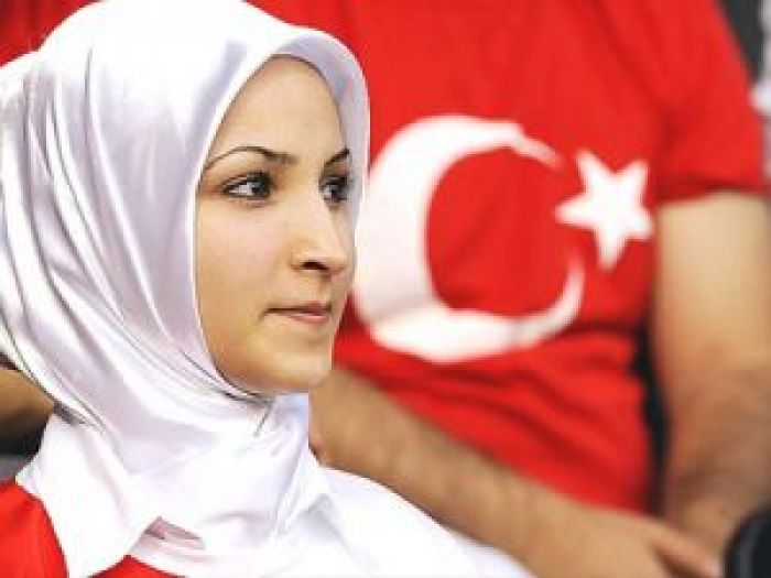 В Турции снят запрет на хиджабы в госучреждениях